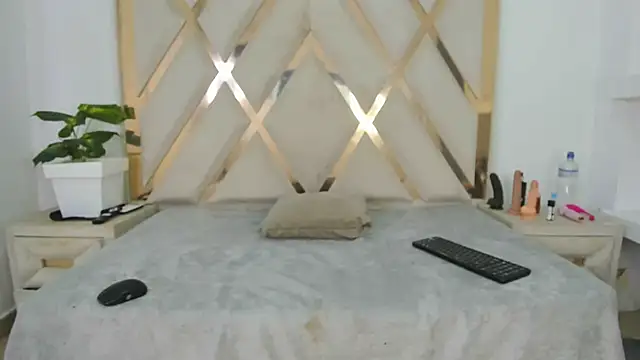 Snapshot of arielasm chatting on February 18, 2026, 12:45 pm arielasm online show from February 18, 2026, 12:45 pm