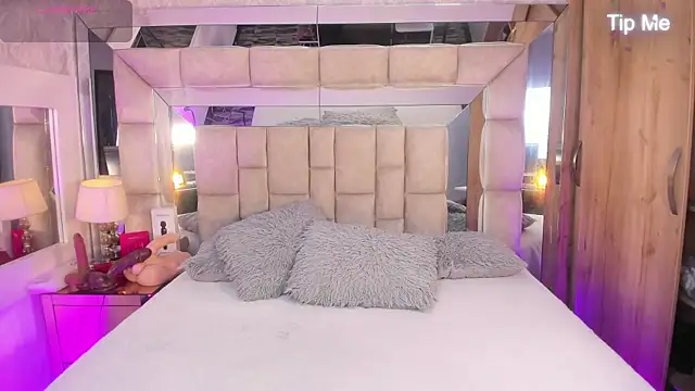 MaddyGray  online show from November 8, 2025, 6:22 pm