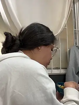 Alyha Cortes online show from November 20, 2025, 1:23 pm