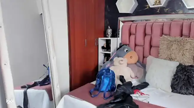 Snapshot of sara_slut21 chatting on February 12, 2025, 9:11 pm sara slut21 online show from February 12, 2025, 9:11 pm