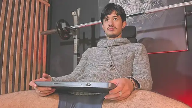 DimitriDeluxe online show from December 17, 2025, 7:52 pm