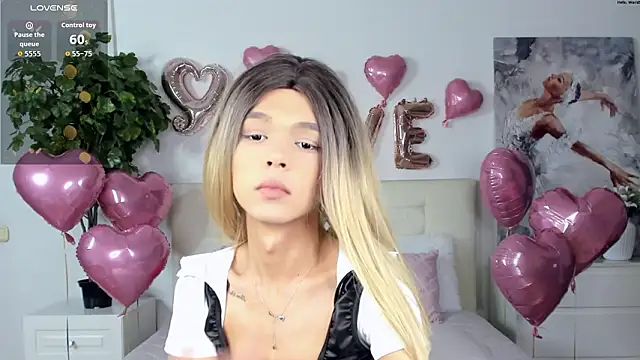 MadonnaRossi online show from February 13, 2026, 5:46 pm