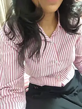 Shalu G online show from February 6, 2026, 3:02 am