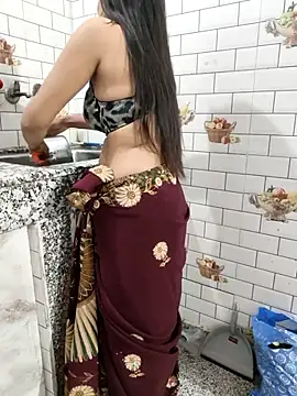 Shalu G online show from May 11, 2026, 4:04 pm