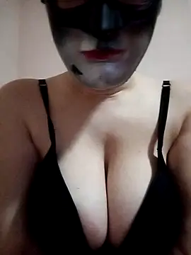 AmandaXXX98 online show from November 13, 2025, 3:38 pm