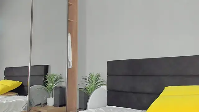 Forever Smiler online show from November 18, 2025, 9:56 am