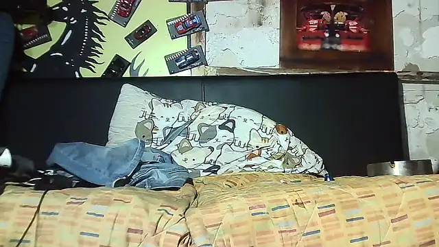 lovehairymature90 online show from November 12, 2025, 4:11 pm