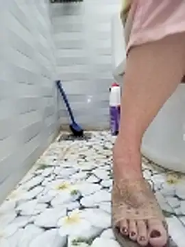 Snapshot of Lyanh13 chatting on February 4, 2026, 11:11 pm Lyanh13 online show from February 4, 2026, 11:11 pm