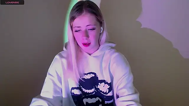 AliceHotty  online show from September 29, 2025, 12:44 pm