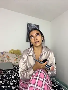 MiaRousexxx  online show from April 14, 2026, 10:59 pm