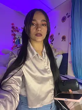 MiaRousexxx  online show from November 25, 2025, 9:48 pm