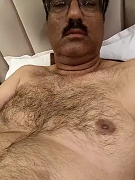 moonflower25 online show from April 13, 2026, 3:38 pm