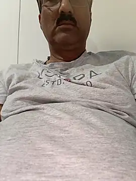 moonflower25 online show from October 29, 2025, 5:56 pm