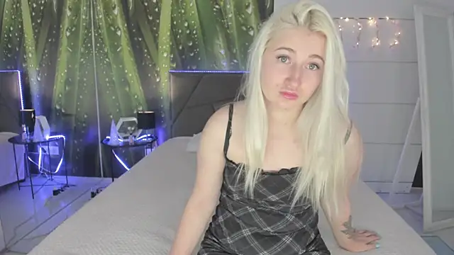 HollyTailors online show from February 13, 2026, 6:35 am