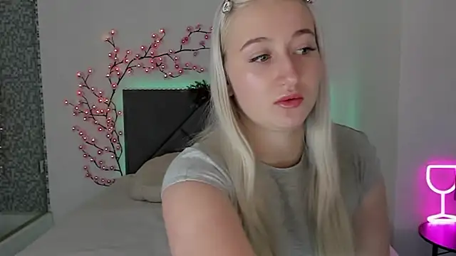 HollyTailors online show from January 14, 2026, 1:37 pm