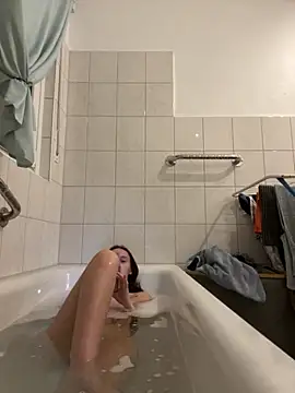 Emilia Mausi online show from November 12, 2025, 8:12 pm