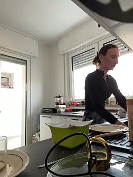 Emilia Mausi online show from March 9, 2026, 1:03 pm