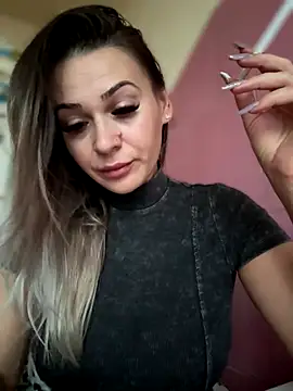 iSelena online show from November 6, 2025, 5:44 am