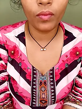 Snapshot of Rose-luckey chatting on April 28, 2026, 3:38 pm Rose-luckey online show from April 28, 2026, 3:38 pm