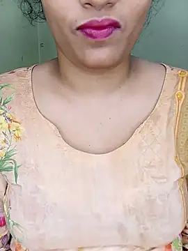 Snapshot of Rose-luckey chatting on April 21, 2026, 2:45 pm Rose-luckey online show from April 21, 2026, 2:45 pm