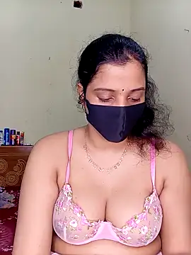 Rose-luckey online show from November 14, 2025, 6:00 pm