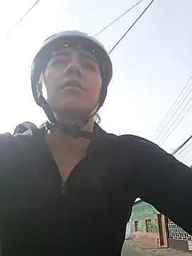 CAROLINE  07 online show from April 9, 2026, 1:06 pm