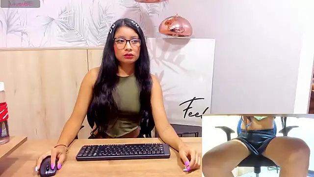 Snapshot of MelanyWayne_ chatting on November 13, 2025, 7:07 pm MelanyWayne online show from November 13, 2025, 7:07 pm