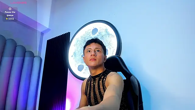  Leohot  online show from November 14, 2025, 3:21 am