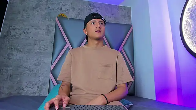 Snapshot of _Leohot_ chatting on February 18, 2026, 3:59 am Leohot online show from February 18, 2026, 3:59 am