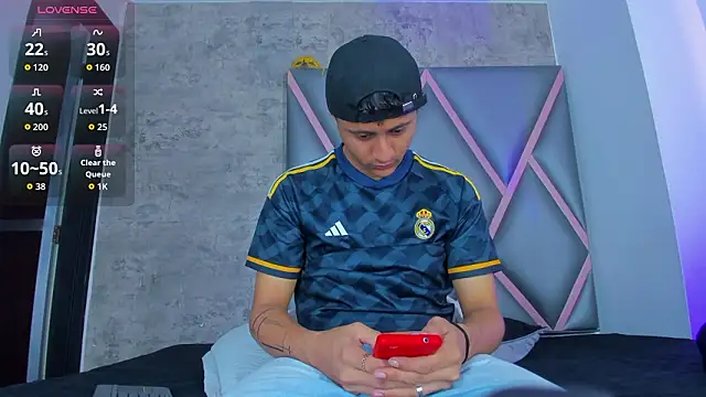 Snapshot of _Leohot_ chatting on February 20, 2026, 3:36 am Leohot online show from February 20, 2026, 3:36 am