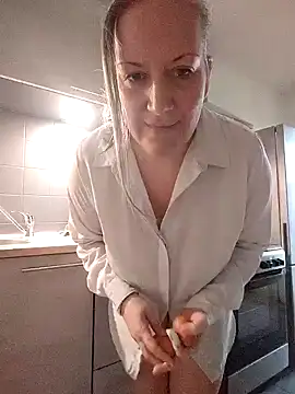 Feelineducentre online show from February 8, 2026, 7:17 am