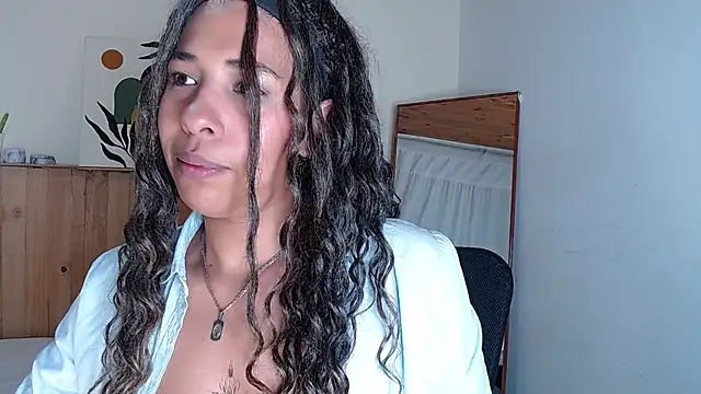IVONNE COLLINS33 online show from October 17, 2025, 9:12 am