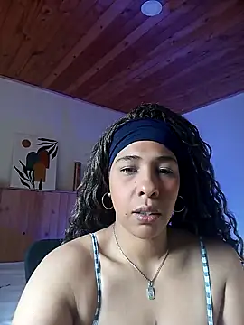 Snapshot of IVONNE_COLLINS33 chatting on February 22, 2026, 8:54 pm IVONNE COLLINS33 online show from February 22, 2026, 8:54 pm