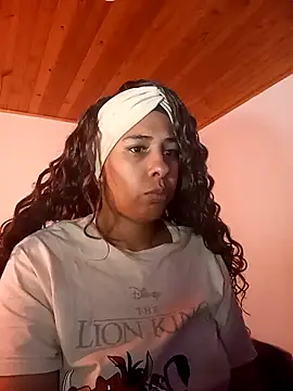 Snapshot of IVONNE_COLLINS33 chatting on February 1, 2026, 11:58 pm IVONNE COLLINS33 online show from February 1, 2026, 11:58 pm