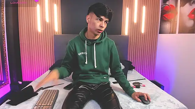 Snapshot of OnlyJos chatting on December 17, 2025, 6:46 pm OnlyJos online show from December 17, 2025, 6:46 pm