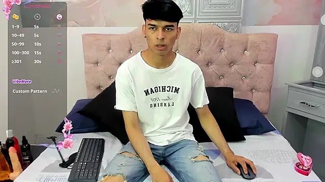 Snapshot of OnlyJos chatting on September 26, 2025, 8:05 pm OnlyJos online show from September 26, 2025, 8:05 pm