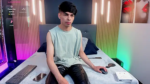 Snapshot of OnlyJos chatting on December 21, 2025, 1:57 pm OnlyJos online show from December 21, 2025, 1:57 pm