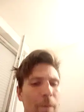 Snapshot of AcquiredCompound chatting on October 27, 2025, 6:20 pm AcquiredCompound online show from October 27, 2025, 6:20 pm