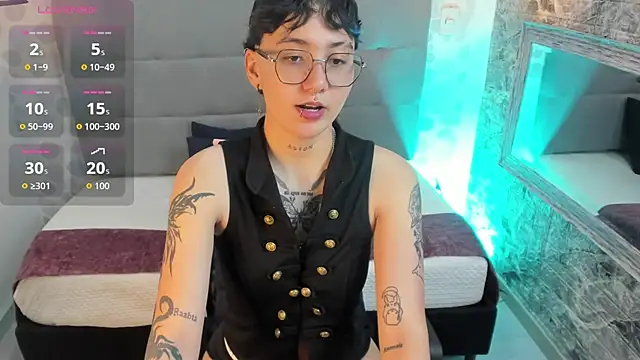 emahills  axelrose online show from October 20, 2025, 2:13 am