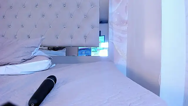 Snapshot of Luna_Tylor chatting on February 3, 2026, 6:22 am Luna Tylor online show from February 3, 2026, 6:22 am