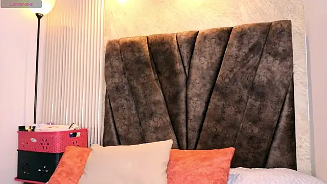 Miagomezx online show from March 3, 2026, 7:43 pm