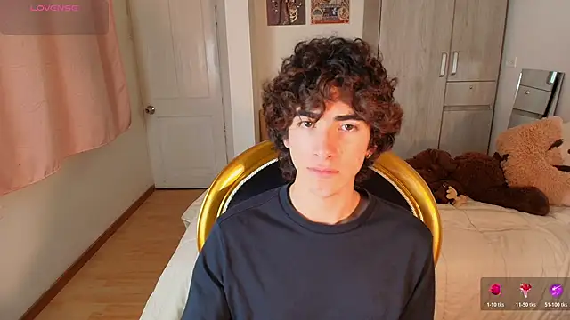 Nude Boy18 online show from November 22, 2025, 1:37 am