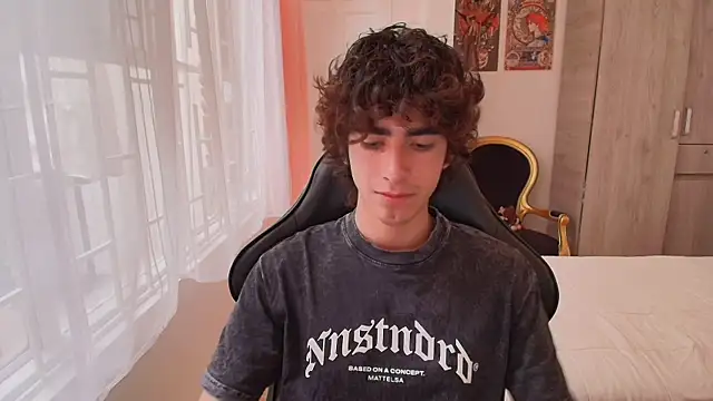 Nude Boy18 online show from October 23, 2025, 9:46 pm