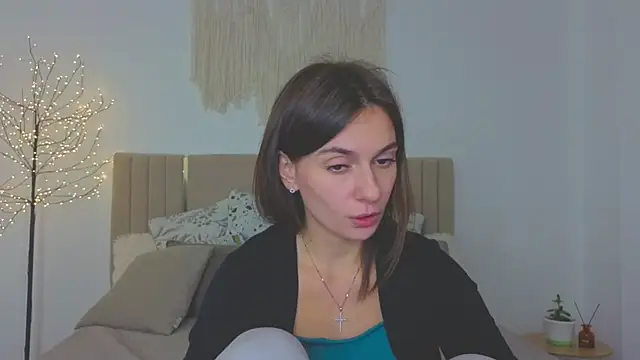 Little mia   online show from December 2, 2025, 10:33 pm