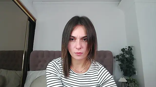 Little mia   online show from November 30, 2025, 2:40 pm