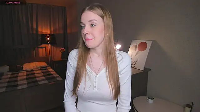 OdellaFrake online show from November 6, 2025, 7:29 pm