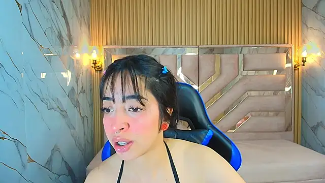 zoe r  online show from November 19, 2025, 3:17 am