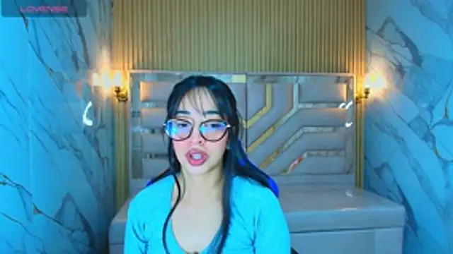 zoe r  online show from December 14, 2025, 3:24 am