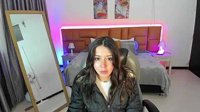 Catti Brie online show from April 17, 2026, 11:24 am