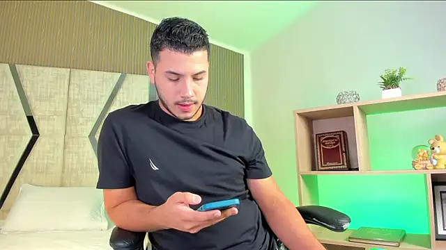 Axel grey  online show from March 25, 2026, 12:37 pm